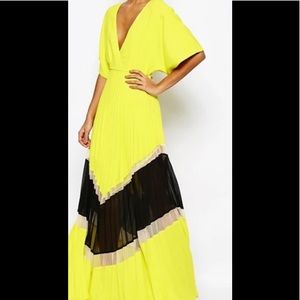 Yellow pleated maxi dress dress with chevron print